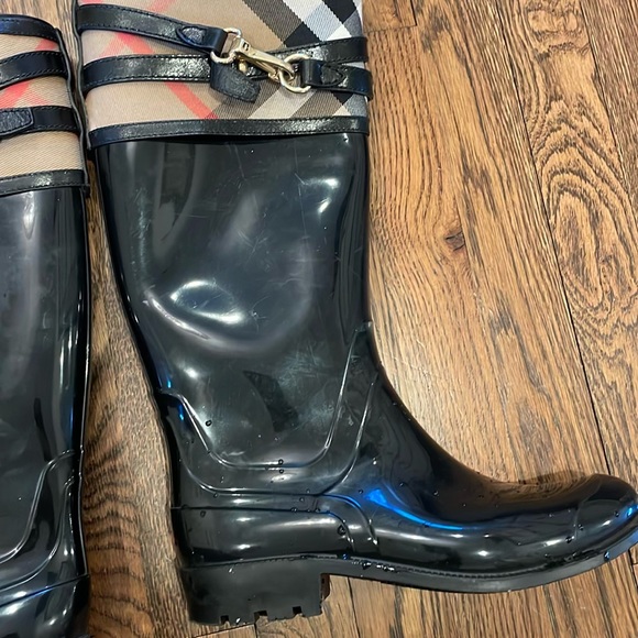 Burberry Rain Boots - Picture 6 of 6
